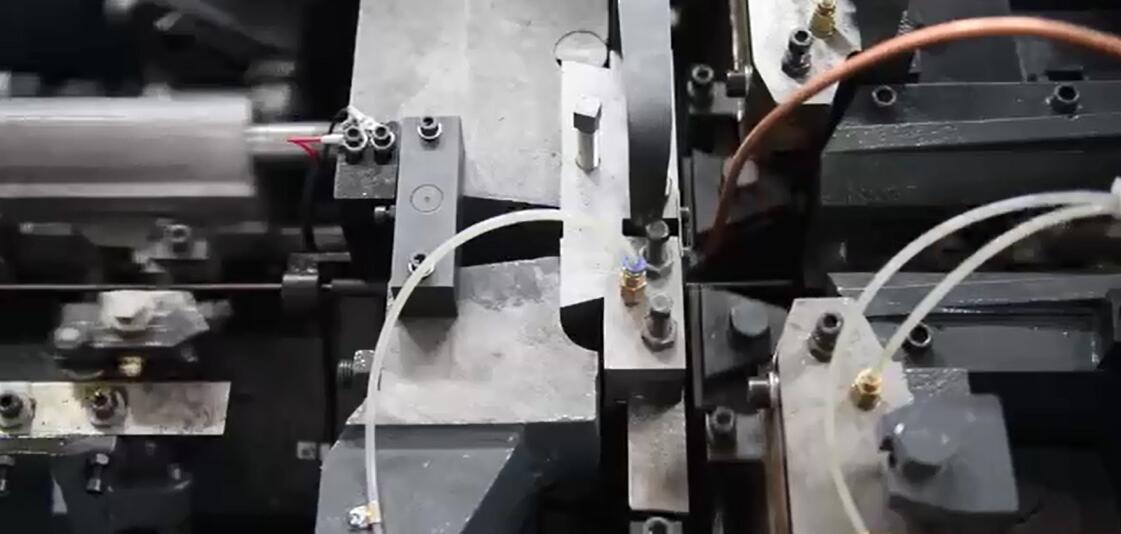 Máquina para fabricar clavos de acero de alta velocidad serie LT